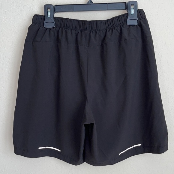 Asics Men Short. Size: Medium - Picture 2 of 9
